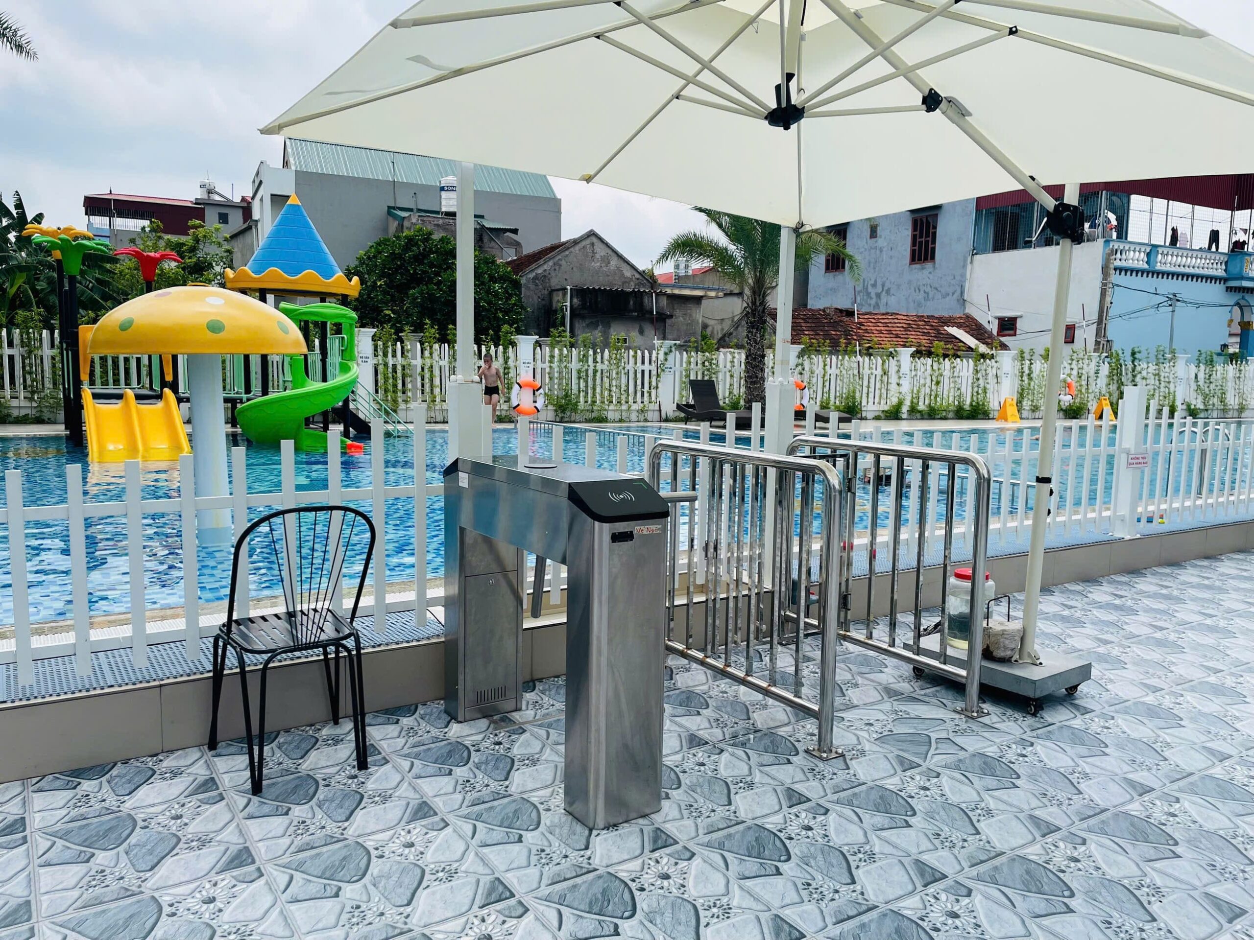 HỆ THỐNG CỔNG CỬA KIỂM SOÁT VÉ RA VÀO KHU VUI CHƠI