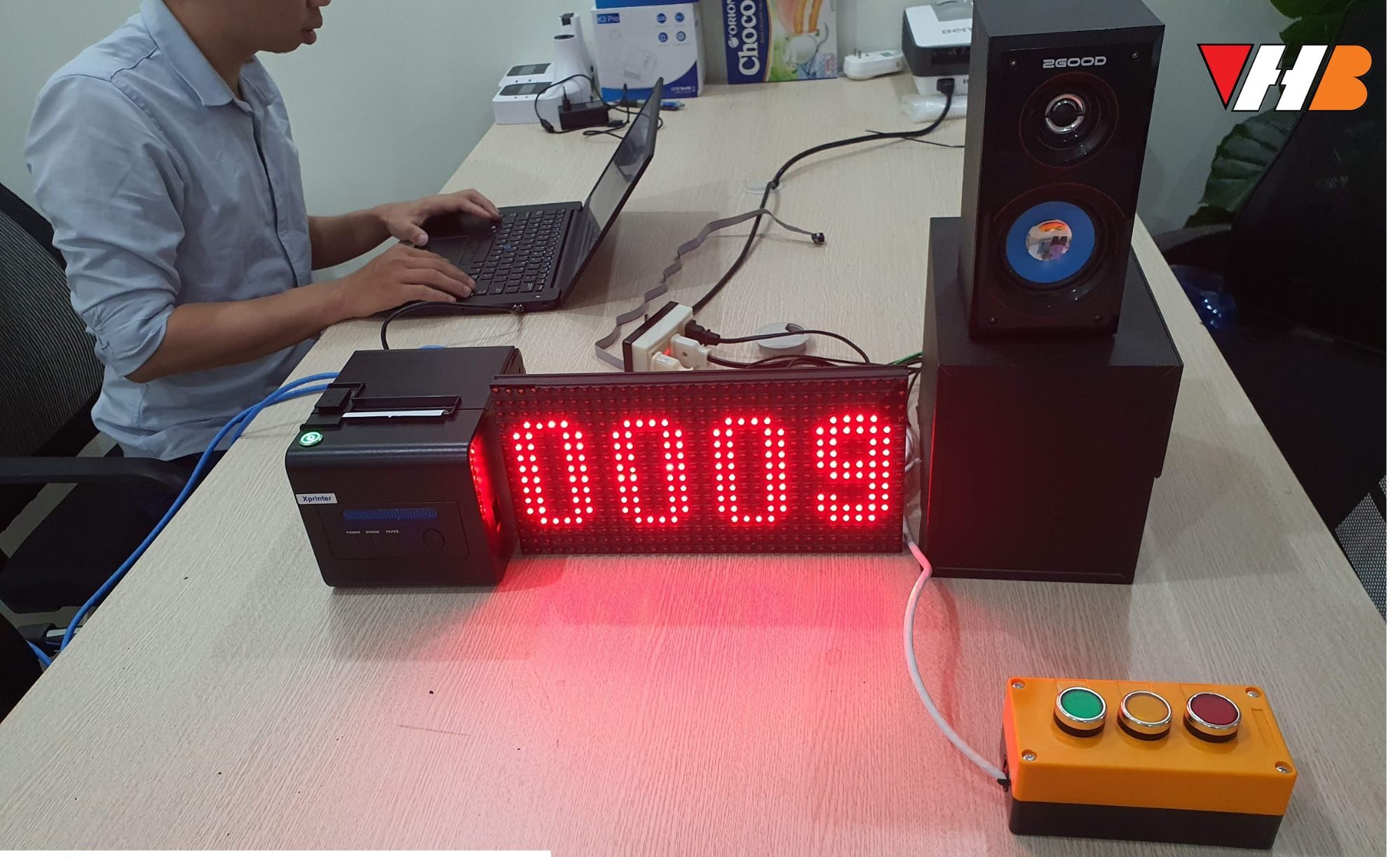 Máy in số thứ tự tự động kết hợp bảng led hiển thị