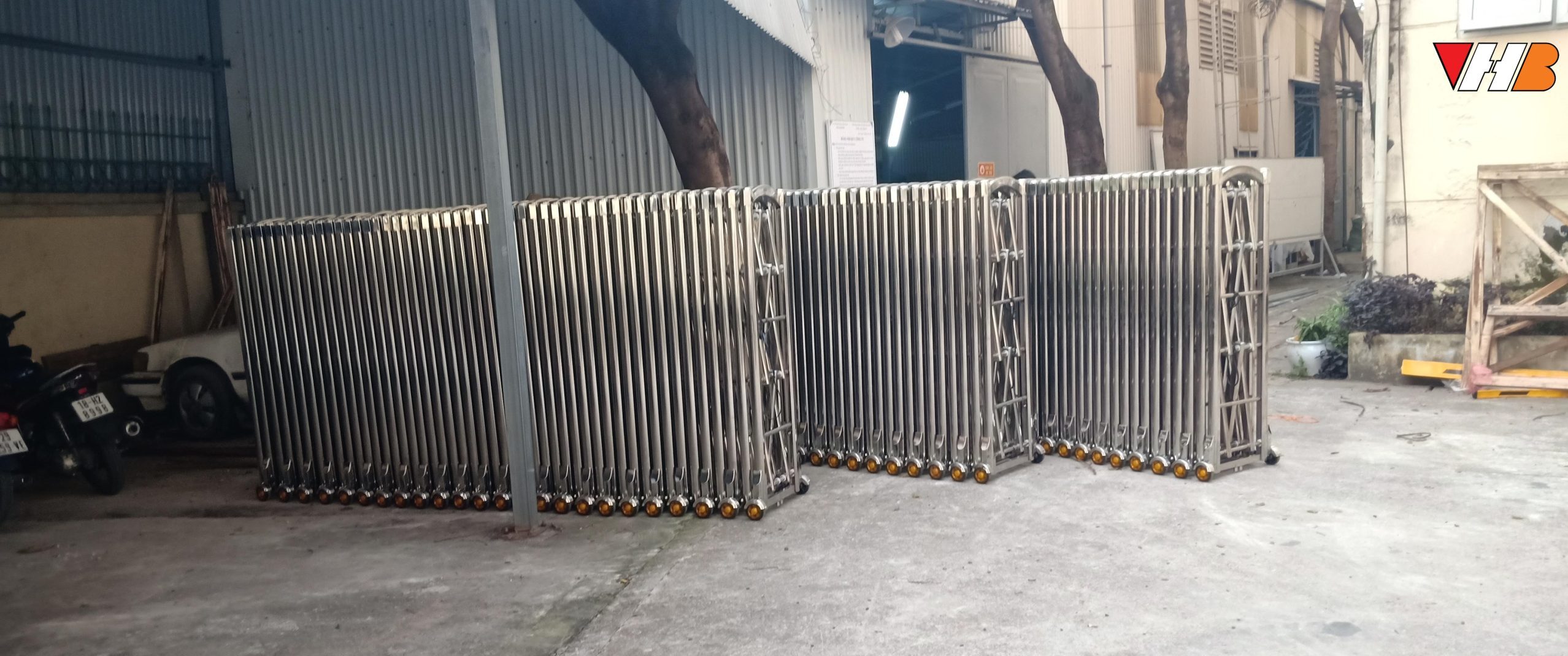 Thân cổng xếp inox tự động