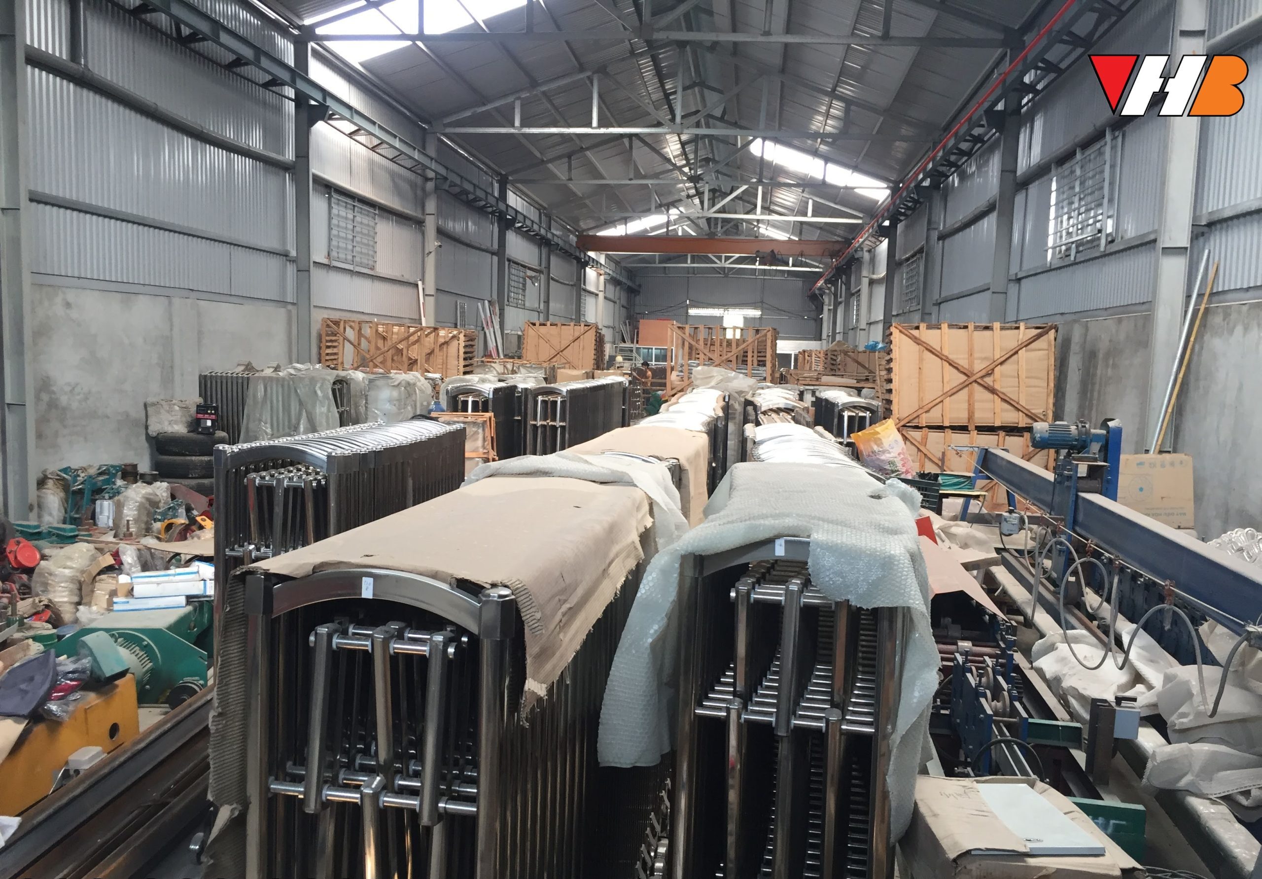 xưởng sản suất cổng xếp inox tự động