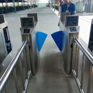 làn kiểm soát ra vào nhà máy xí nghiệp