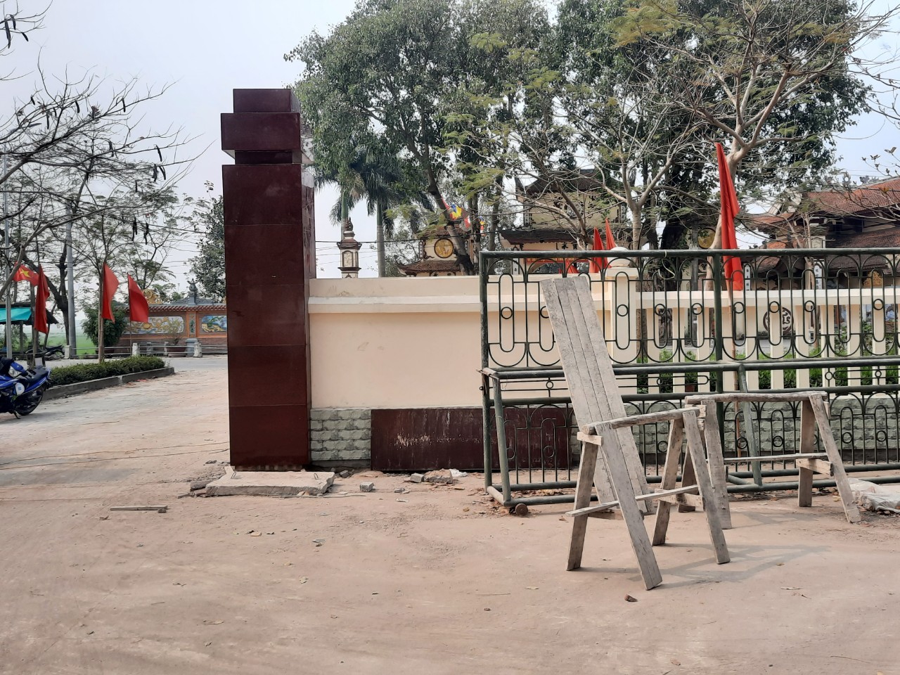 cổng ủy ban nhân dân xã Long Xuyên, Bình Giang, Hải Dương (2)