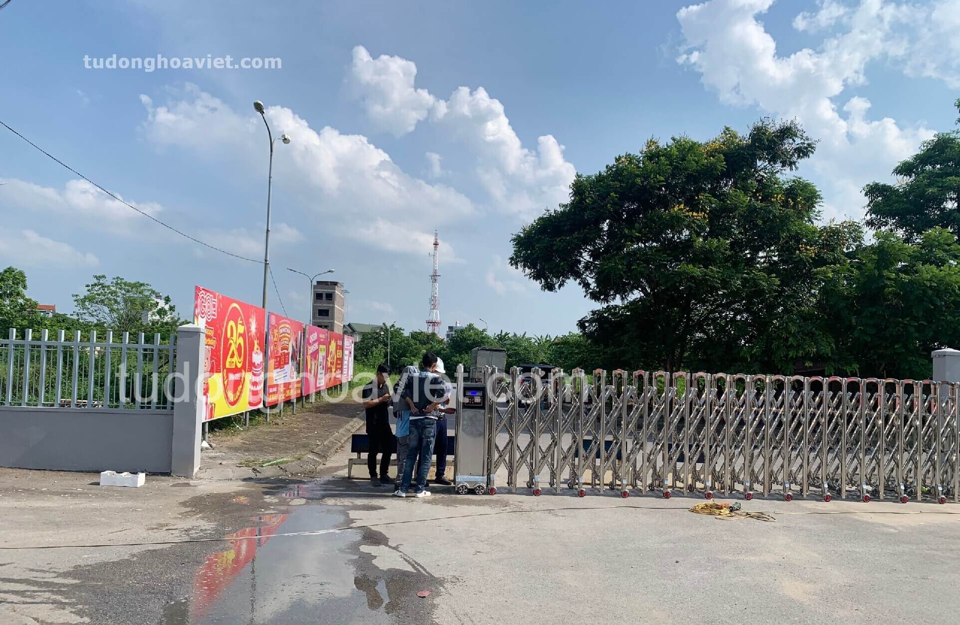 LẮP ĐẶT CỔNG XẾP INOX TỰ ĐỘNG TẠI HẢI DƯƠNG 1 Bộ cổng xếp inox tự động tại Hải Dương