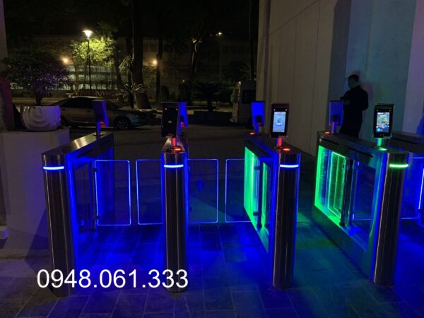 Hệ thống kiểm soát vào ra kết hợp chấm công