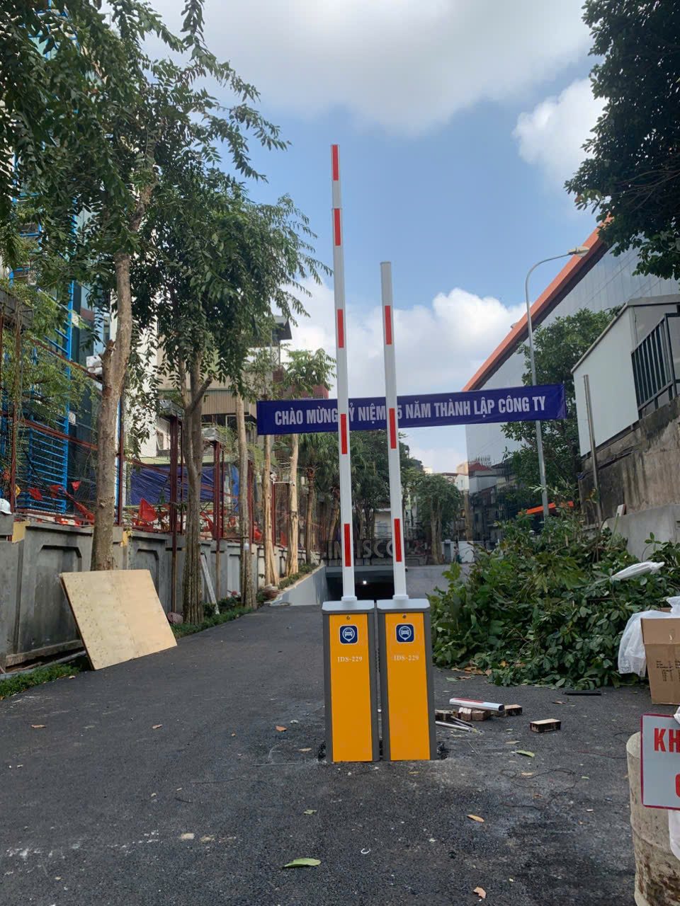 Barie tự động tại trung tâm thương mại tại Hà Nội 