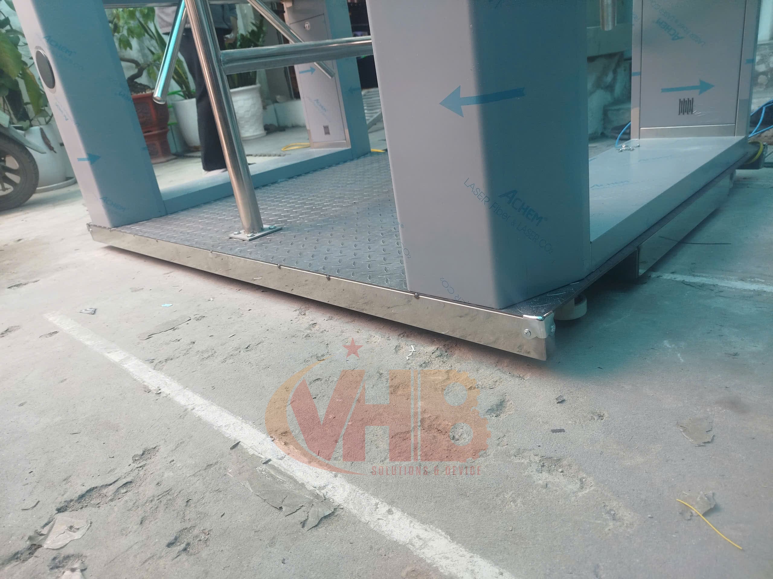 BÁN VÉ ĐIỆN TỬ QR CODE CHO BỂ BƠI 12 Bộ đế trụ di chuyển cổng kiểm soát bán vé