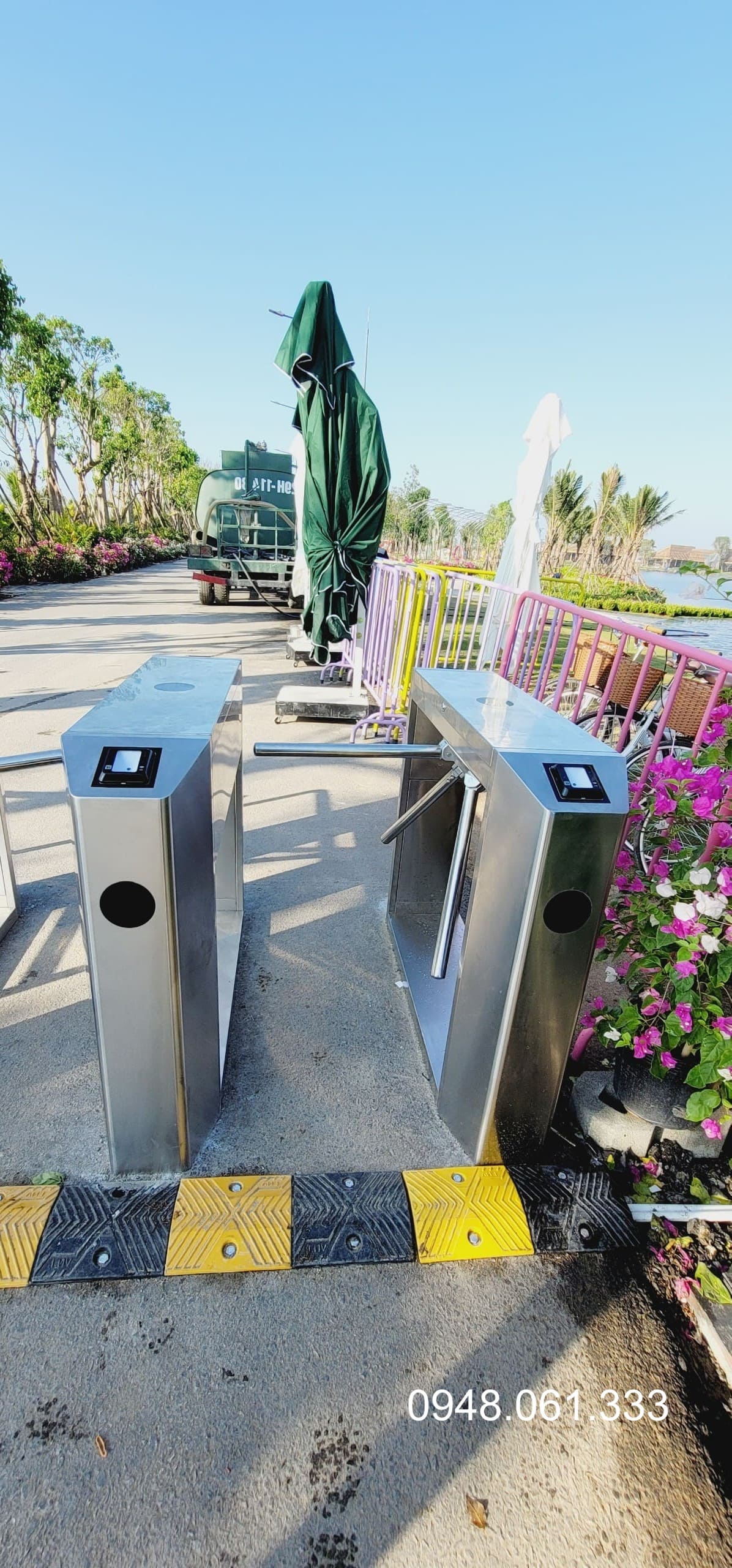 BÁN VÉ ĐIỆN TỬ QR CODE CHO BỂ BƠI 5 Hệ thống soát vé điện từ khu vui chơi