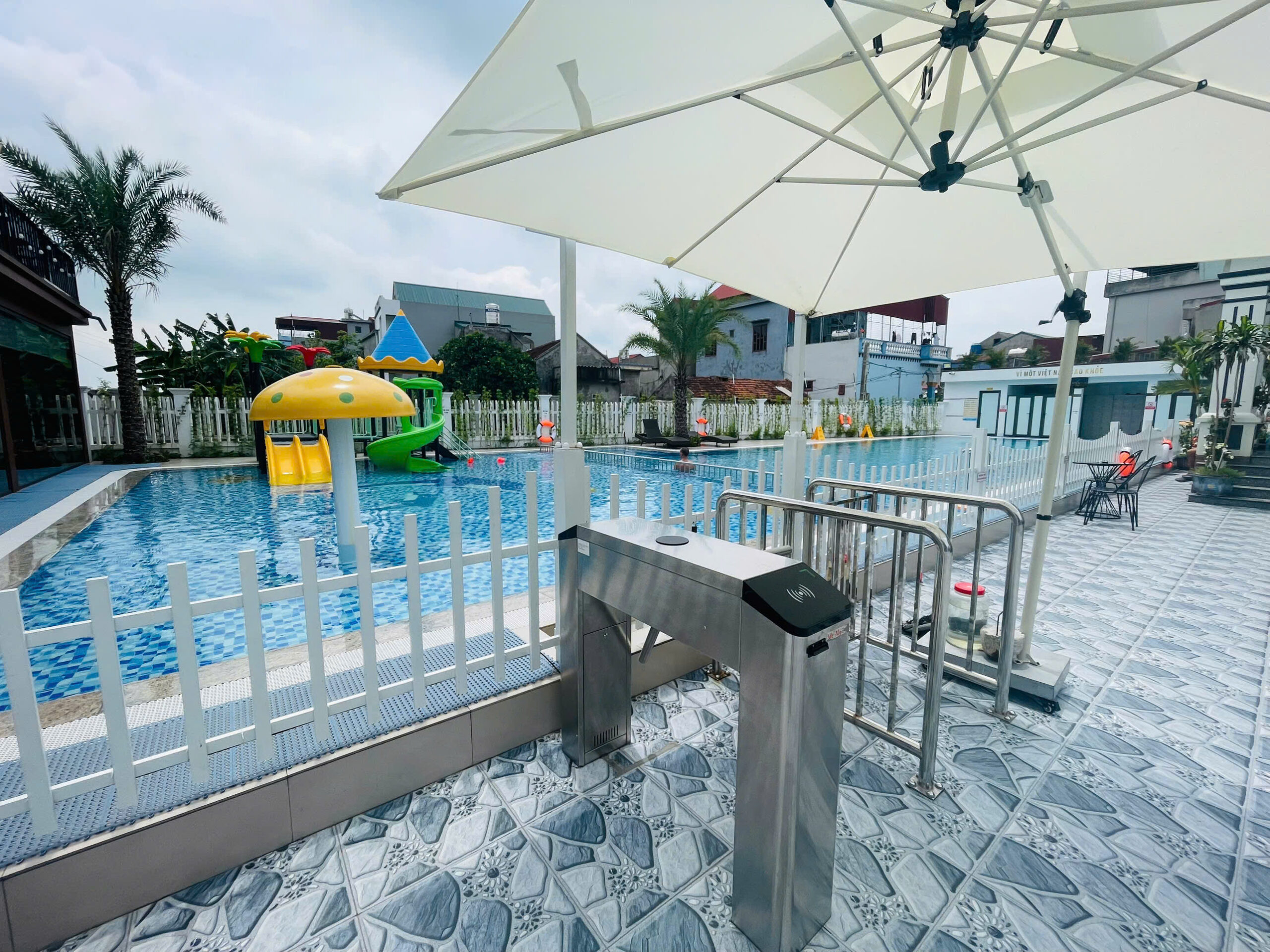 BÁN VÉ ĐIỆN TỬ QR CODE CHO BỂ BƠI 16 Bộ cổng soát vé tại bể bơi bốn mùa - bể bơi nước mặn - tại Hải Dương (Hải Phòng mới)