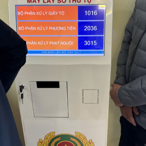 Kiosk lấy số phục vụ người dân xử lý vi phạm hành chính