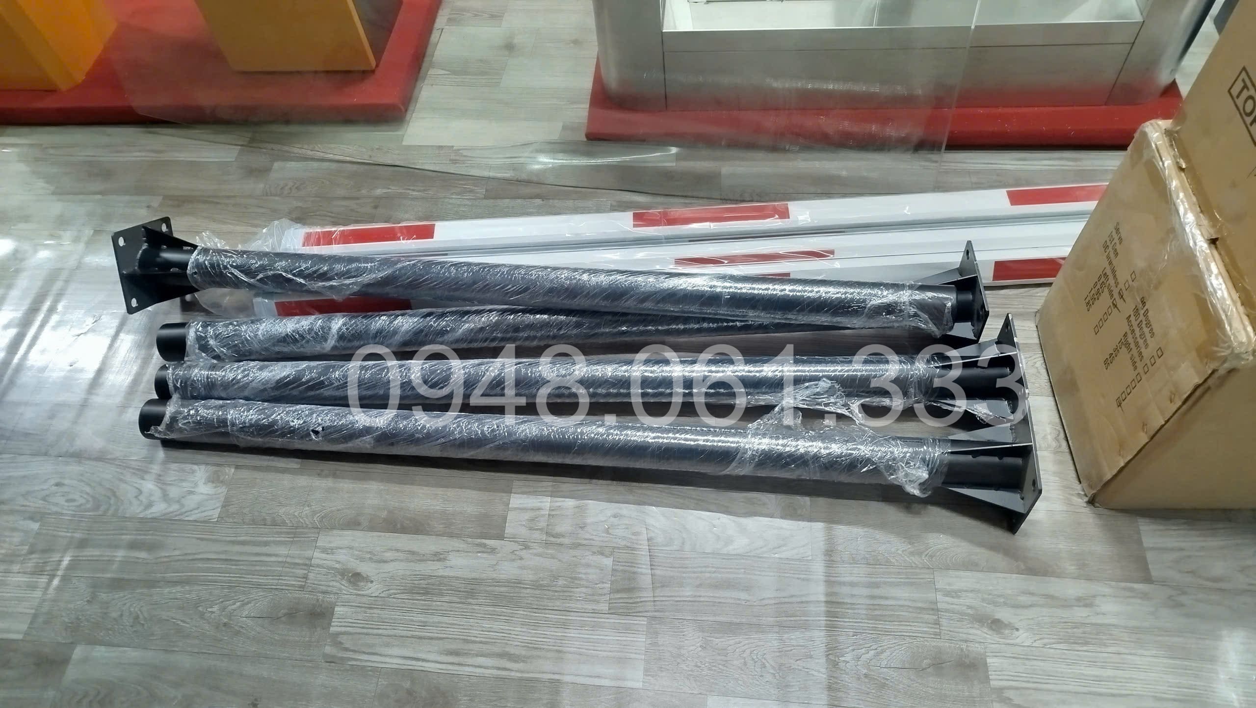 Trụ lắp đặt camera, đầu đọc thẻ