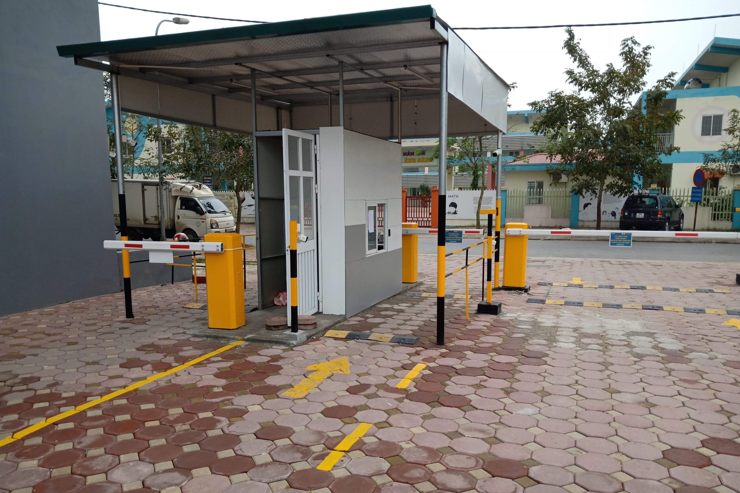 Kiểm Soát Xe Bằng Khuôn Mặt – Giải Pháp Nhanh & Linh Hoạt 6 KỂM SOÁT XE RA VÀO KHU TRUNG CƯ