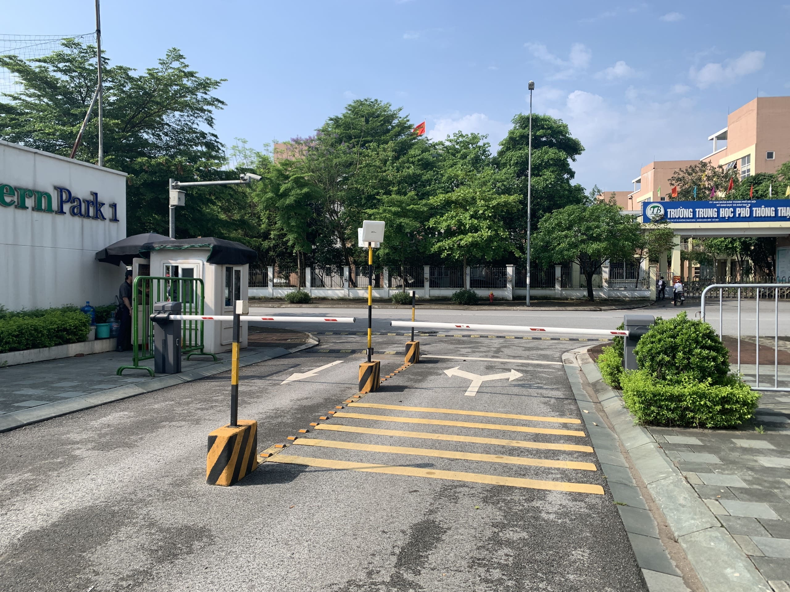 Hệ Thống Parking Thông Minh – Giải Pháp Quản Lý Bãi Xe Hiện Đại 5 Hệ thống parking thông minh cho khu vực lối vào