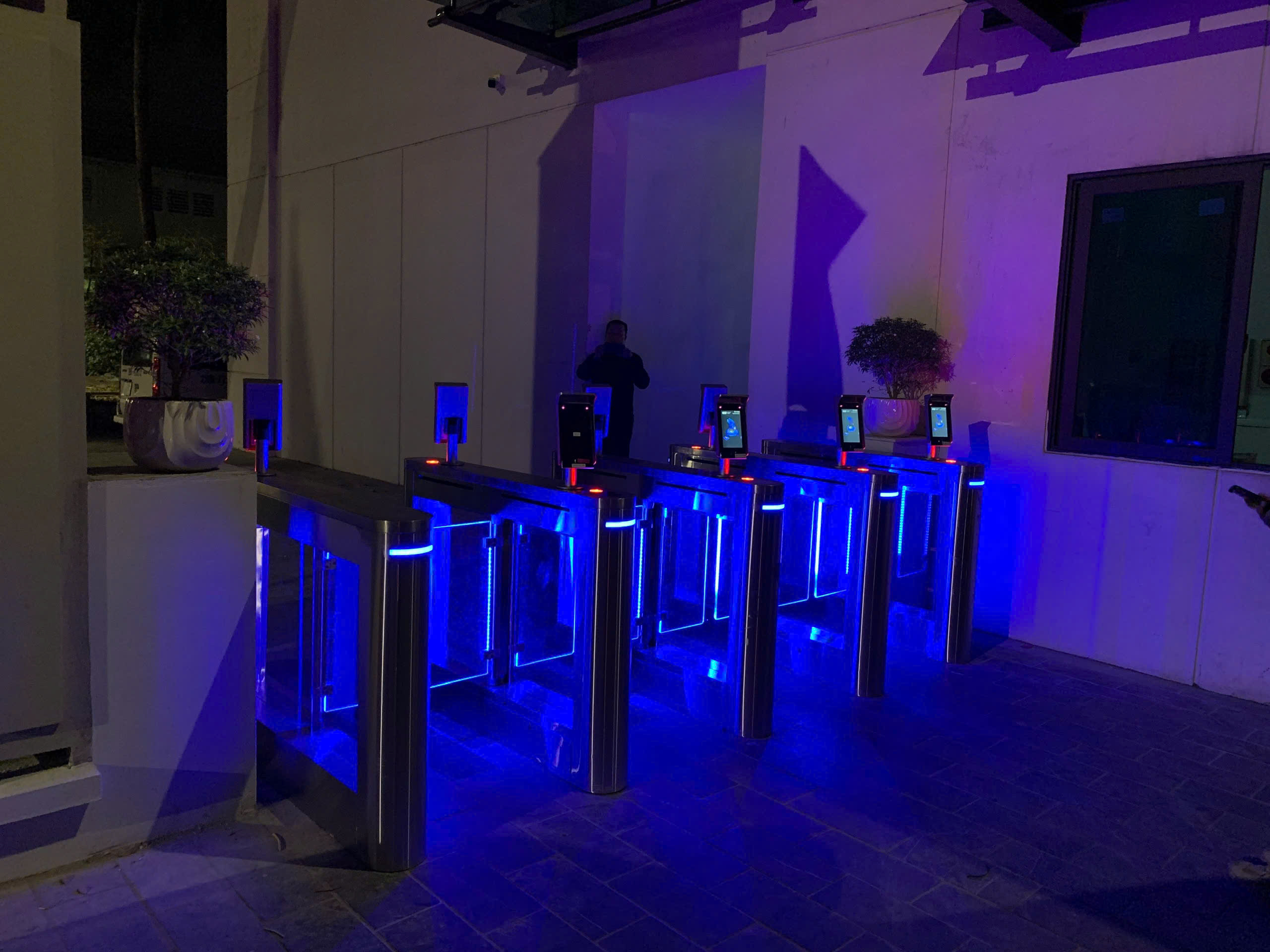 Giải pháp kiểm soát người ra vào nhà máy băng AI